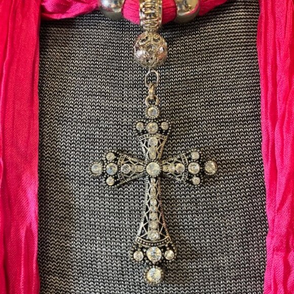 Cross Scarf Slide‎ and Pink Scarf - Picture 2 of 4